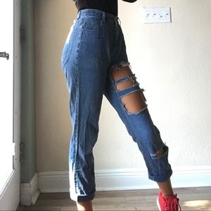 Ripped Mom Jeans Embroidered